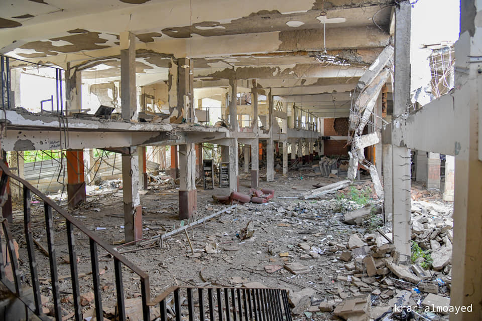 صور تظهر حجم الدمار الذي لحق بمطار تعز جراء الحرب