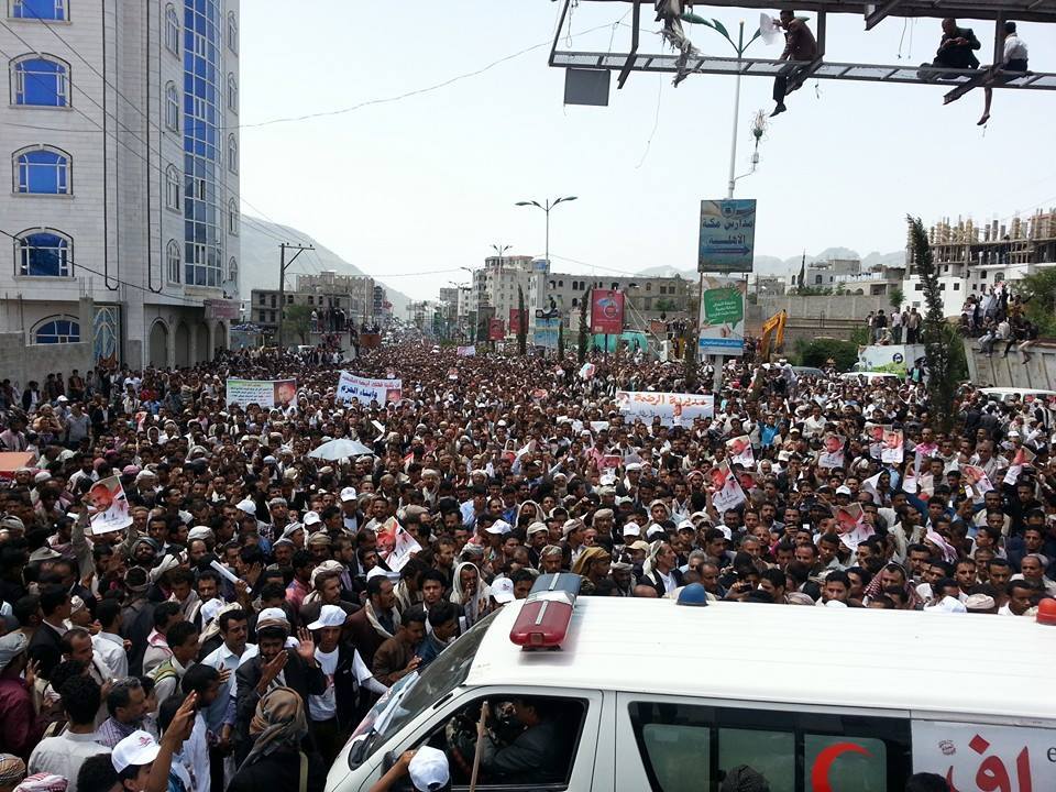 ثاني أكبر جنازة في اليمن بعد جنازة القشيبي..تشييع مهيب للشهيد الرجوي في إب