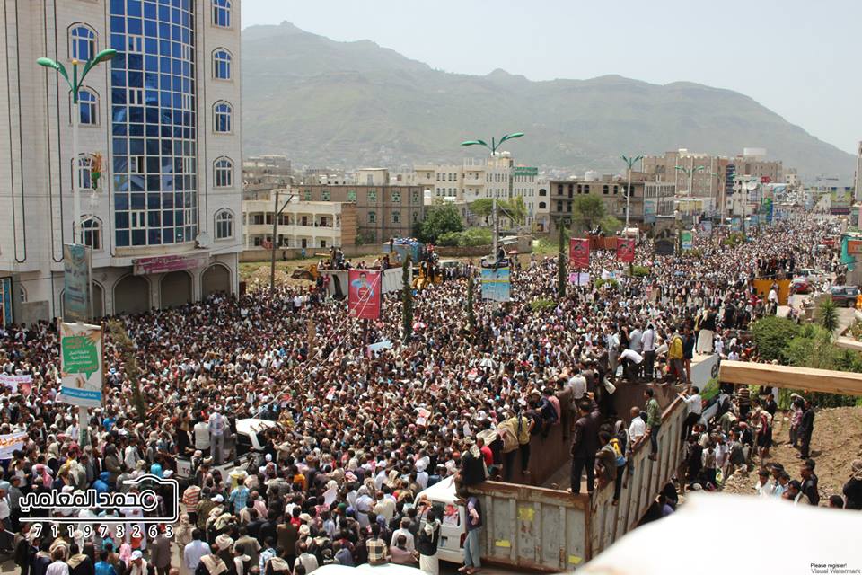 ثاني أكبر جنازة في اليمن بعد جنازة القشيبي..تشييع مهيب للشهيد الرجوي في إب