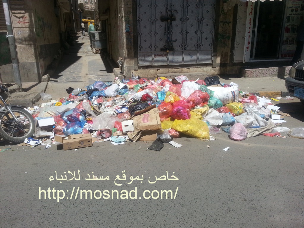 القمامة تملئ شوارع صنعاء وتهدد بكارثة إنسانية