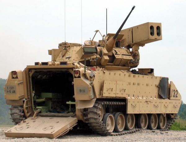 البرادلي الدبابة الأقوى في العالم التي تستخدمها السعودية ضد الحوثيين