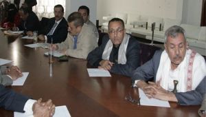 صالح يقرر فصل عدد من قيادات الحزب المتواجدين بالرياض بالتزامن مع تعيين بن دغر رئيسا للوزراء