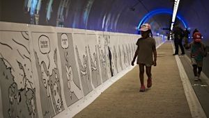 طلاب فرنسيون يحققون رقما قياسيا في رسم أطول لوحة فكاهية في العالم
