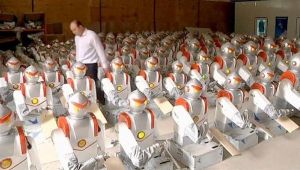 الروبوتات تجرد 60 ألف عامل في صانعة "آيفون" من وظائفهم