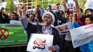 إيران تجمع المزيد من التبرعات للحوثيين لحماية نفوذها في اليمن (تقرير)