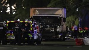مقتل 73 شخصا وإصابة أكثر من 100 بعملية دهس نفذها سائق شاحنة لحشد جماهيري جنوب فرنسا (فيديو+صور)