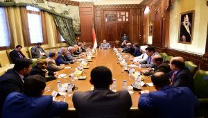 الرئيس هادي يعقد اجتماعاً بمستشاريه والوفد الحكومي المفاوض