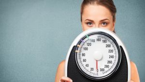 هل لزيادة الوزن علاقة بتناول الطعام بعد السادسة مساءً؟