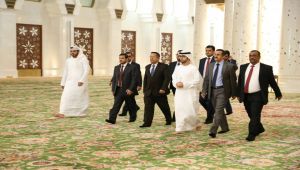 رئيس الوزراء يصل أبو ظبي في أول زيارة له منذ توليه المنصب