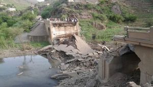 طيران التحالف يستهدف جسورا على الطرق الرئيسية التي تربط العاصمة صنعاء بالمحافظات (صور)