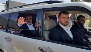 إسماعيل هنية يغادر قطاع غزة لأداء فريضة الحج