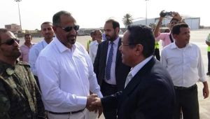 وزير الإعلام :«المركزي» يشرع في صرف الرواتب وهادي عائد إلى عدن
