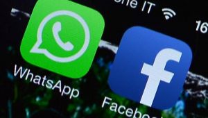"فيسبوك" توافق على تعليق استعمال بيانات "واتساب"