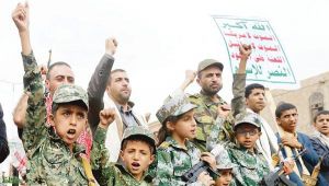 سماسرة الحوثيين يجنّدون الأطفال للقتال مقابل مردودٍ مالي