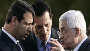 بعد الحكم على دحلان.. هل ينجح عباس في استعادة نفوذه السياسي؟