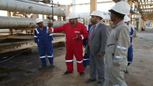 وزارة النفط تقول أنها تعمل على استئناف الانتاج والتصدير من قطاعات مختلفة