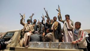 الحوثيون يعتدون على نزلاء سجن الثورة بصنعاء بعد احتجاجهم على مشاهد كاذبة لإطلاق سراحهم