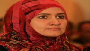 شاعرة يمنية تطلق نشيد فبراير