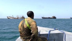 قراصنة صوماليون يخطفون سفينة تجارية