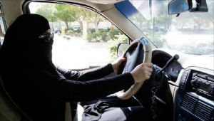 قيادة المرأة السعودية السيارة حقيقة أم "كذبة أبريل"؟