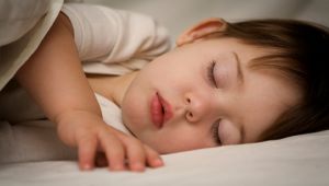 هذا هو سبب انقطاع النفس عند الأطفال أثناء النوم