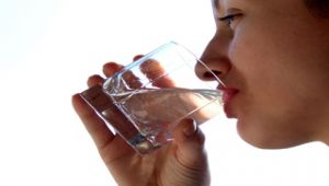 8 فوائد لشرب الماء على الريق.. تعرف عليها!