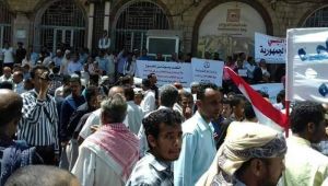 جامعة تعز على شفا الإضراب والجوع يطرق أبواب موظفيها (تقرير)