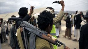 إب.. مليشيا الحوثي تطلق النار على والدة أحد المختطفين في مذيخرة وسقوط عدة جرحى