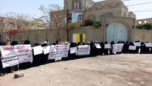 أمهات المختطفين: مليشيا الحوثي تمنع إسعاف أبنائنا بعد تفشي الكوليرا بالسجون