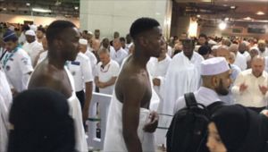 أغلى لاعب في العالم يؤدي "عمرة رمضان"