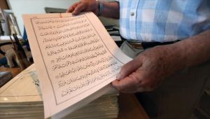 خطاط لبناني يعلن الانتهاء من كتابة أول مصحف بالخط "الديواني" (تقرير)