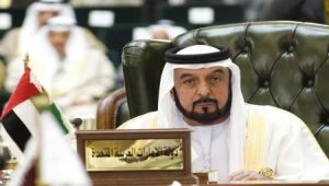 خليفة بن زايد رئيس الإمارات يستقبل المهنئين بالعيد في ظهور نادر منذ 2014