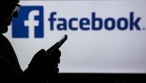 "فيسبوك" يحجب صفحات لمؤيدي الجماعات العنصرية في أمريكا