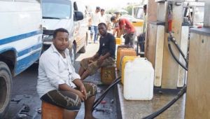 مواطنون لـ"الموقع بوست": الحكومة غادرت عدن وتركت المحافظة تغرق في بحر من الأزمات (تقرير)