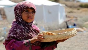 الغذاء لا يصل للجائعين باليمن.. منظمات تستلم المساعدات وتختفي