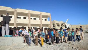 في اليوم العالمي للمعلمين.. أعوام حافلة بالعقبات والمعاناة في اليمن (تقرير)