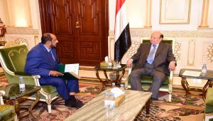 الرئيس هادي يشدد على مكافحة التهريب بمحافظة "المهرة"