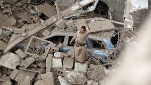 السعودية تمارس سياسة التجويع في اليمن وتتبع أساليب بربرية لقتل اليمنيين (ترجمة خاصة)