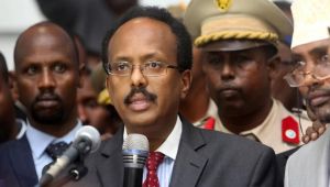 الرئيس الصومالي يوجه تحذيرا ضمنيا للإمارات ومشاريعها غير الشرعية