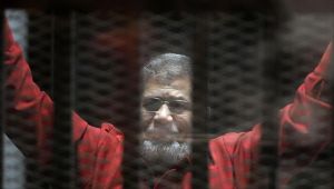 تحذير بريطاني: مرسي يواجه خطر الموت في سجنه