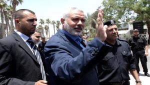 وفد من "حماس" برئاسة هنية يزور مصر بشكل مفاجئ