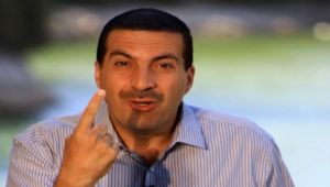 عمرو خالد يعتذر بعد جدل "إعلان الدواجن"