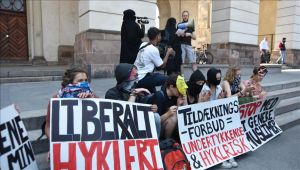 الدنمارك.. نساء يتظاهرن بالنقاب احتجاجا على حظره بالأماكن العامة