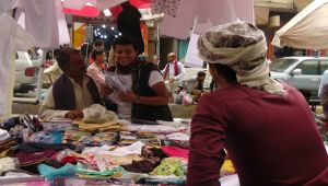 عيد الفطر.. ارتفاع في أسعار الملابس وإقبال ضعيف على الشراء في اليمن  (تقرير)