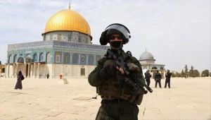 مواجهات في ساحات المسجد الأقصى بين مصلين والشرطة الإسرائيلية