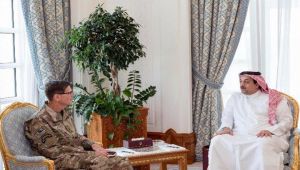 وزير دفاع قطر يلتقي قائد القيادة المركزية الأمريكية
