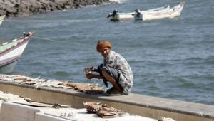 مقتل وإصابة العشرات من الصيادين في غارة للتحالف استهدفت قوارب صيد
