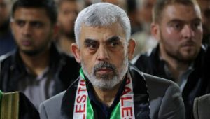 حماس: صحافية إيطالية أجرت مقابلة مع السنوار وباعتها لـ"يديعوت أحرونوت"