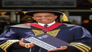 الزميل فيصل علي يحصل على شهادة الدكتوراه في الإعلام من جامعة (UiTM) الماليزية
