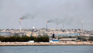 أسعار النفط تستقر بعد خسائر "ثقيلة" بسبب عقوبات إيران